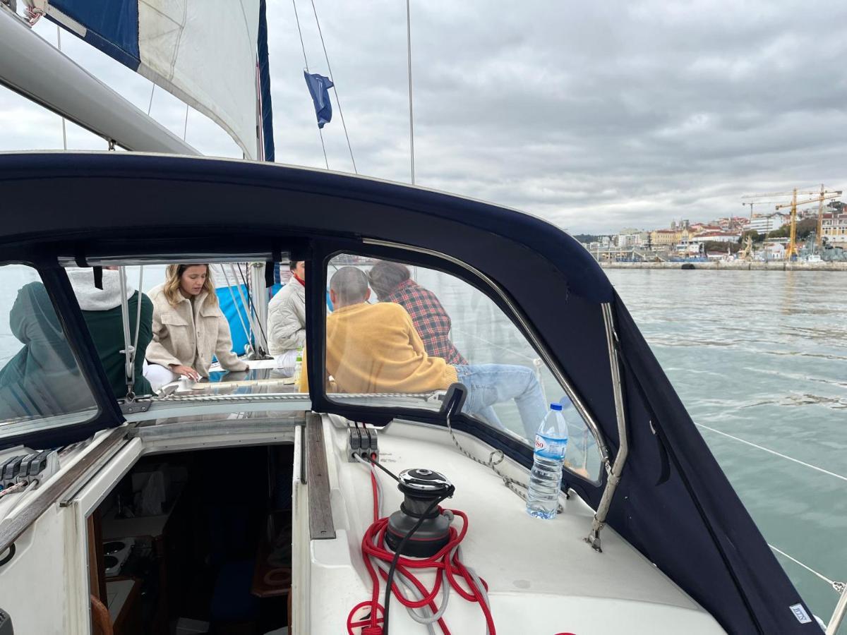 Stay In A Boat - Lisboa Bagian luar foto