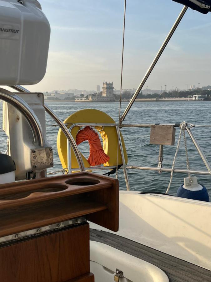 Stay In A Boat - Lisboa Bagian luar foto