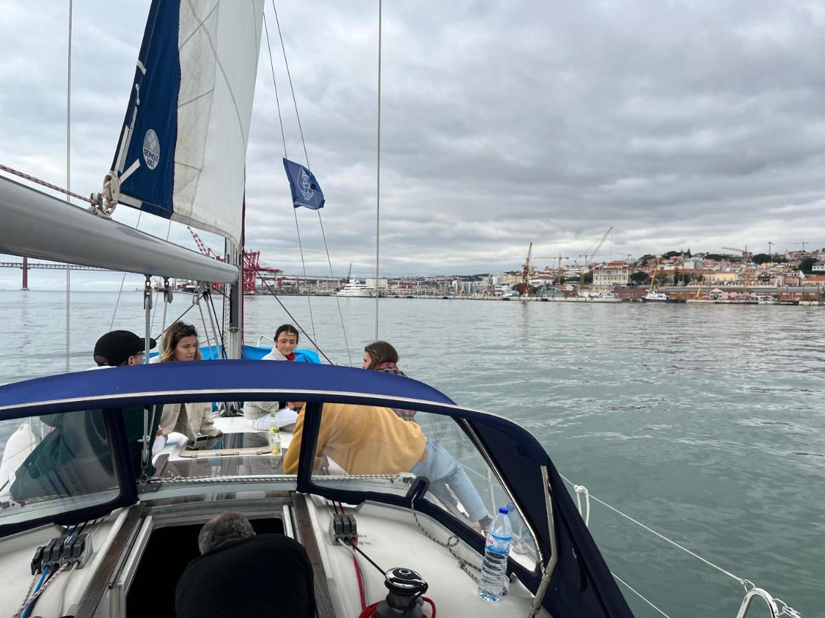 Stay In A Boat - Lisboa Bagian luar foto
